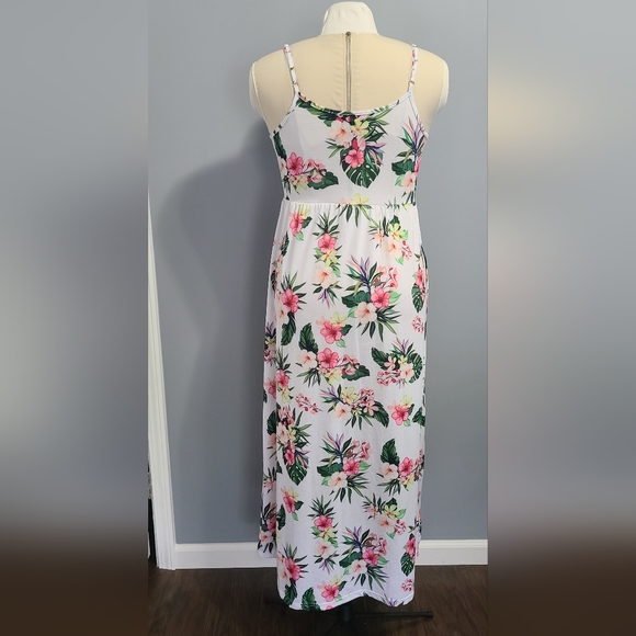 Hawaiian Floral Maxi Dress - Picture 2 of 4